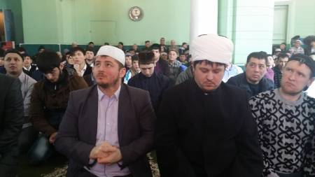 Дамир Мухетдинов провел пятничную молитву в Соборной мечети Перми